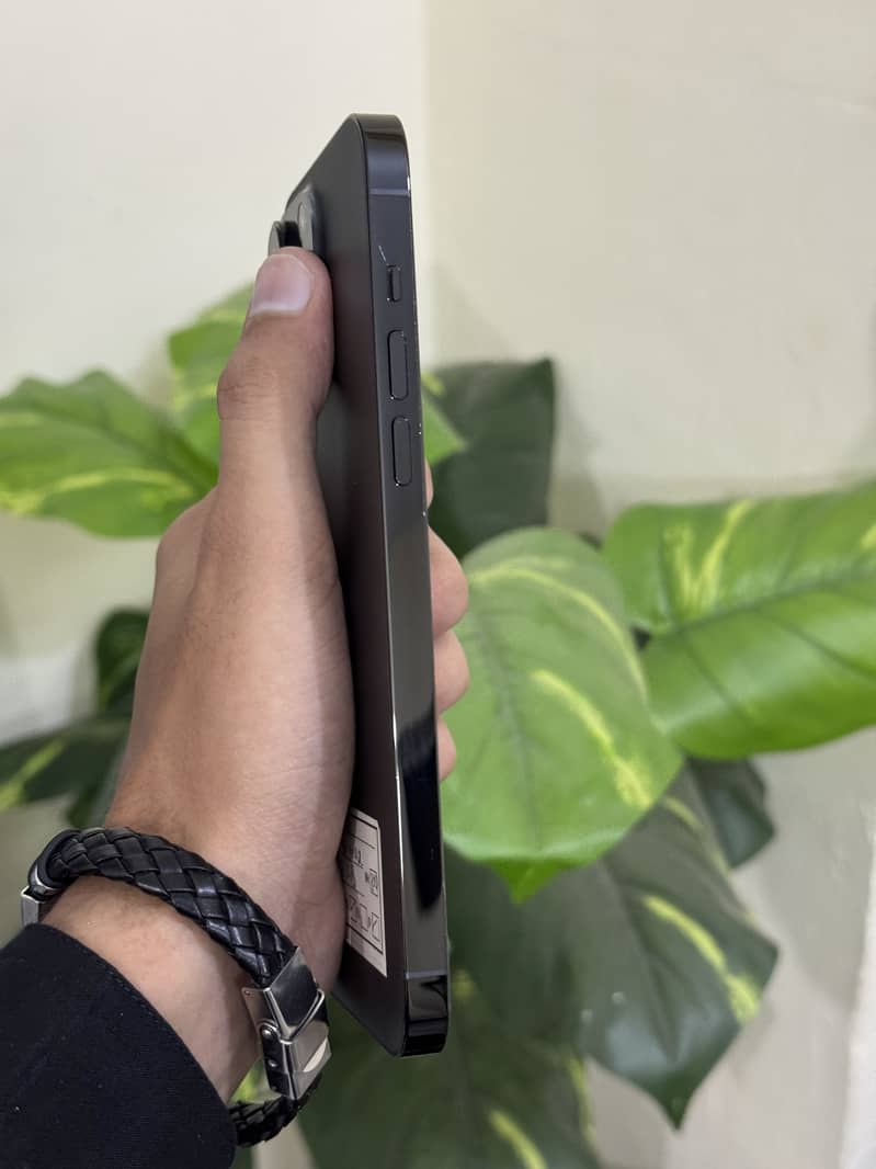 Apple iPhone 14 Pro Max 8
