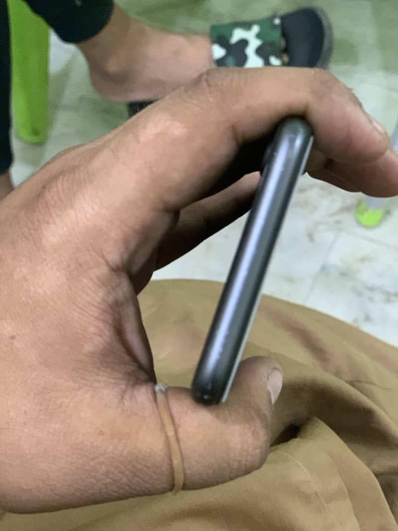 Apple iPhone 8 3