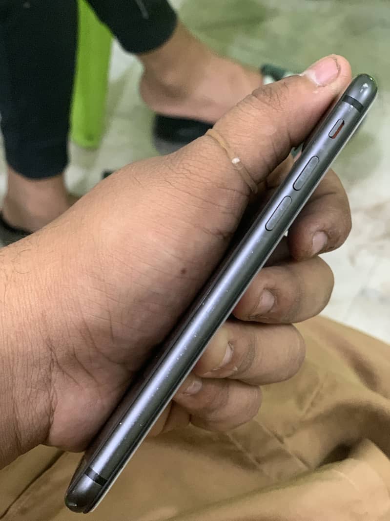 Apple iPhone 8 4