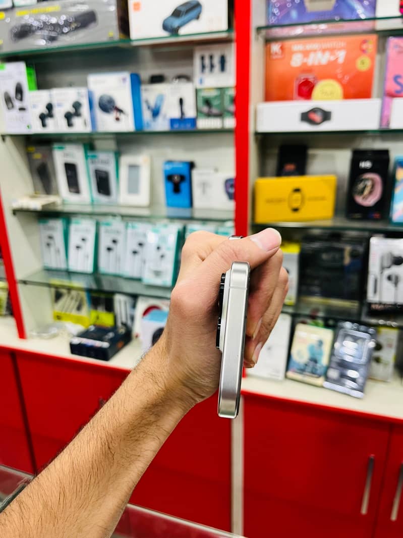 Apple iPhone 15 Pro 2