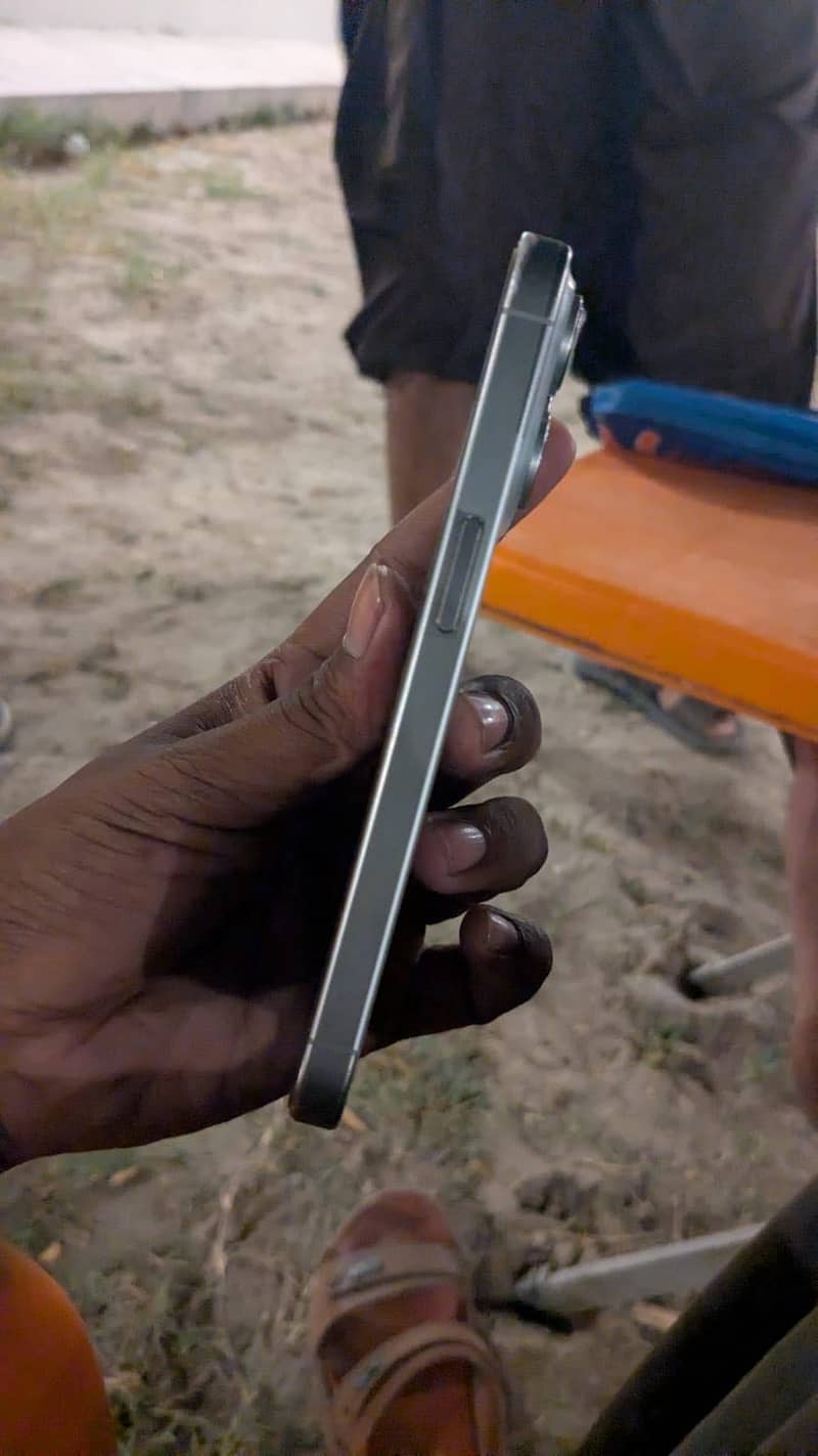 Apple iPhone 15 Pro 3