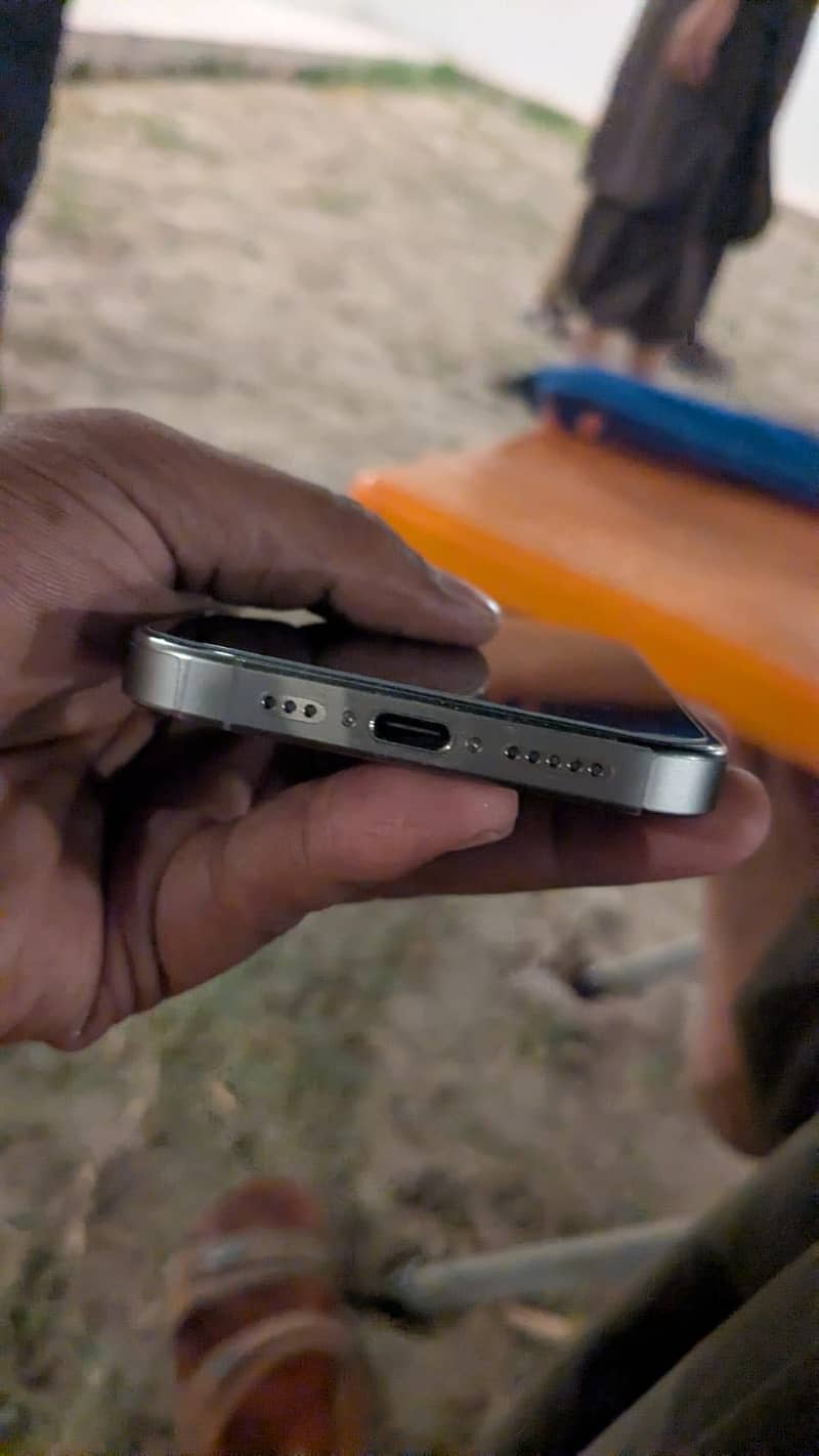 Apple iPhone 15 Pro 4