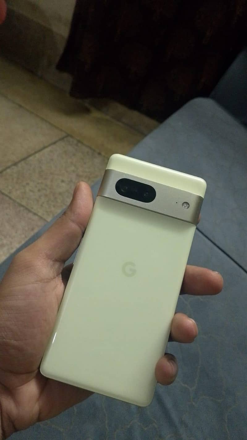 Google Pixel 7 4