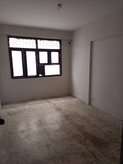 2ND FLOOR 2 BED D/D FLAT FOR SALE IN BLOCK 13-B, GULSHAN E IQBAL