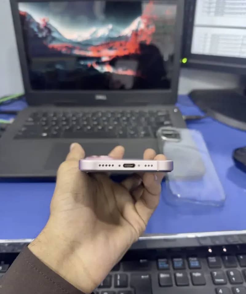 iPhone 15 jv 10/10 3