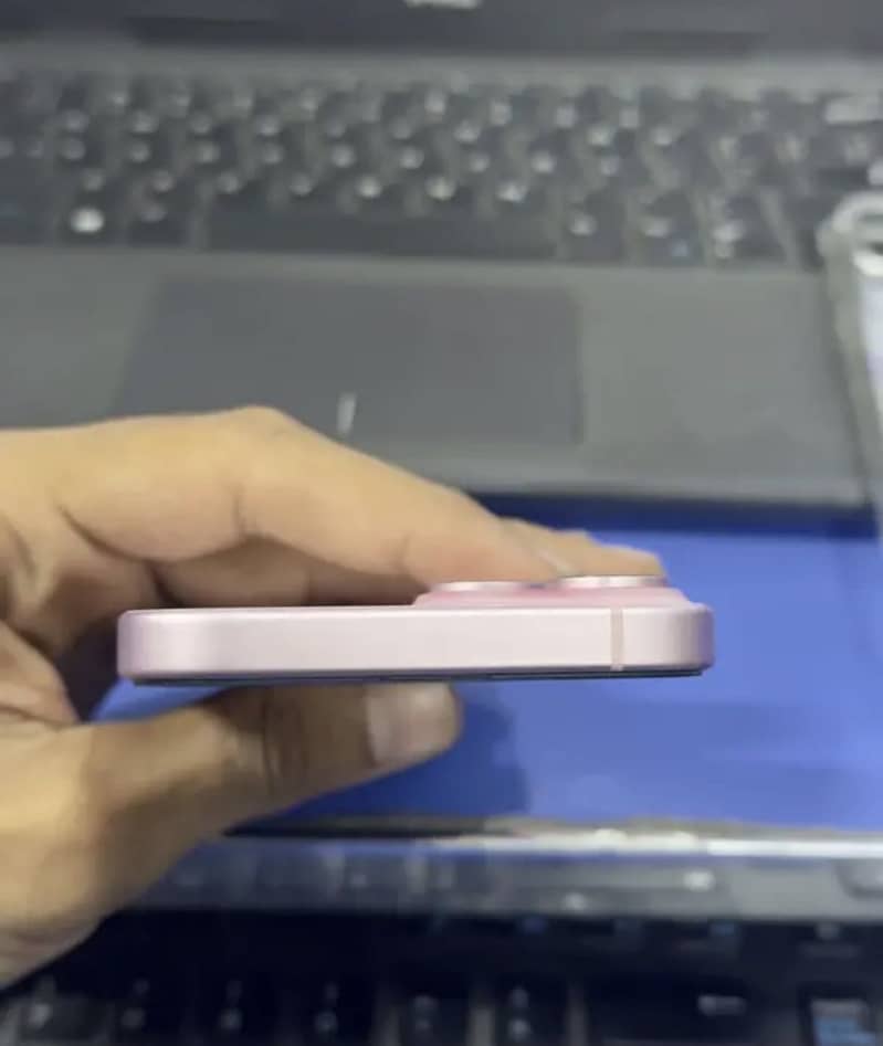 iPhone 15 jv 10/10 4