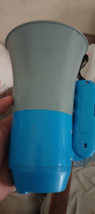 mega phone Ma 140
