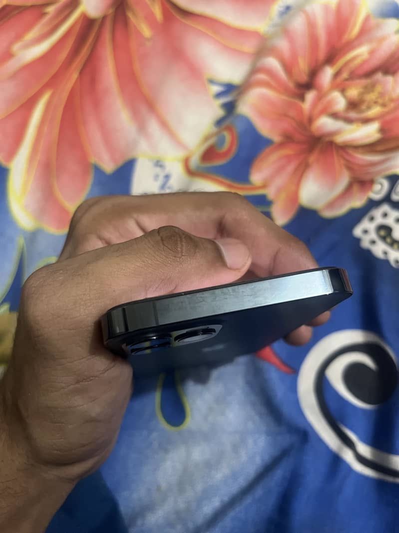 Apple iPhone 12 Pro 3