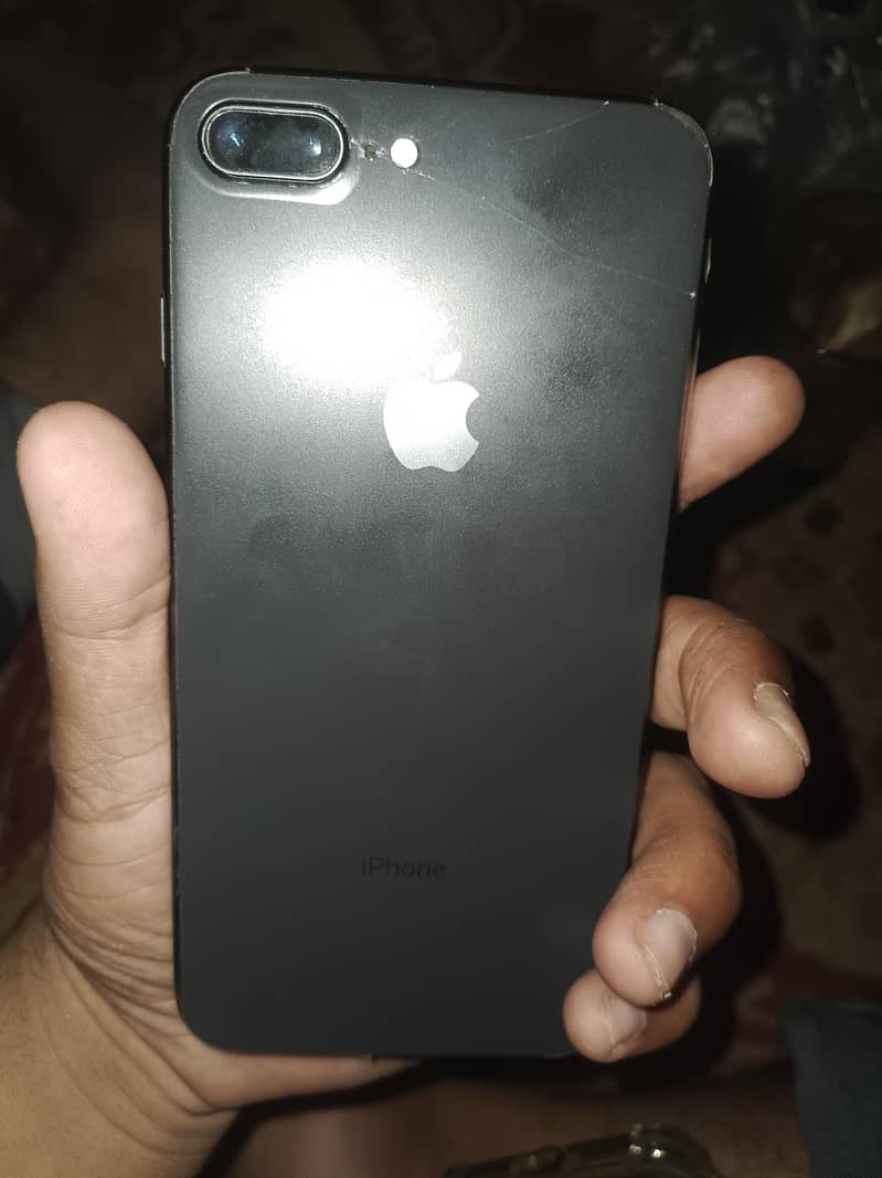 Apple iPhone 8 Plus 3
