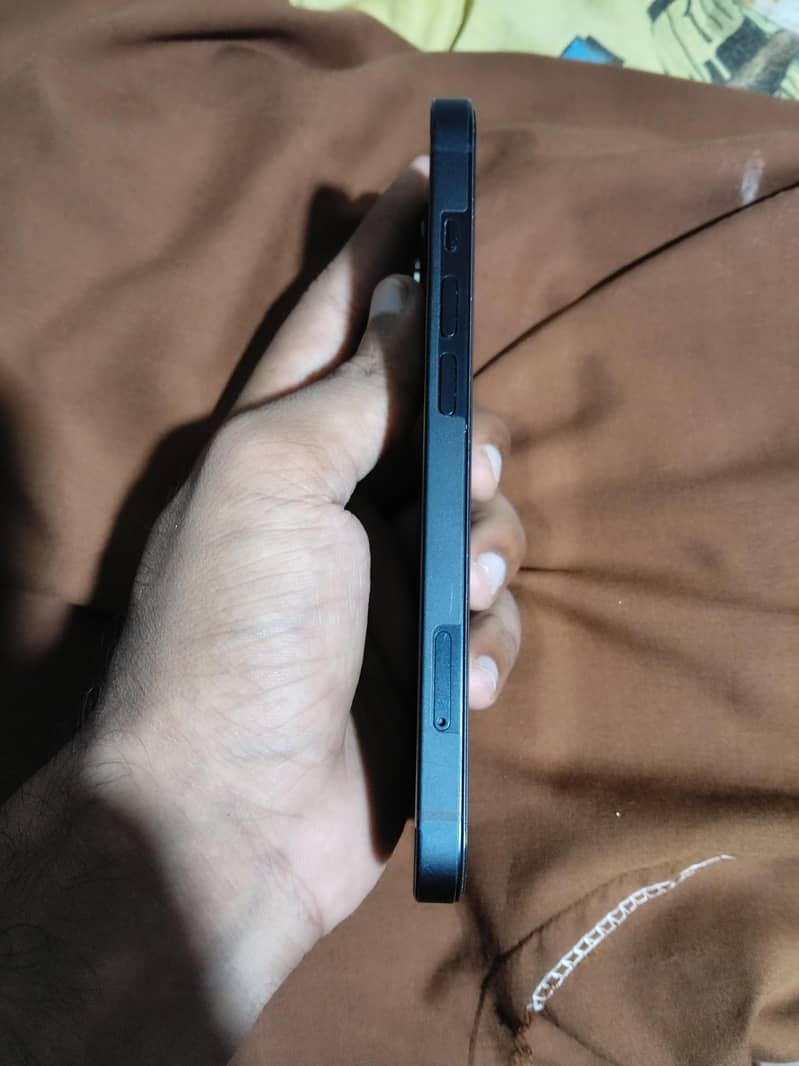 Apple iPhone 13 2