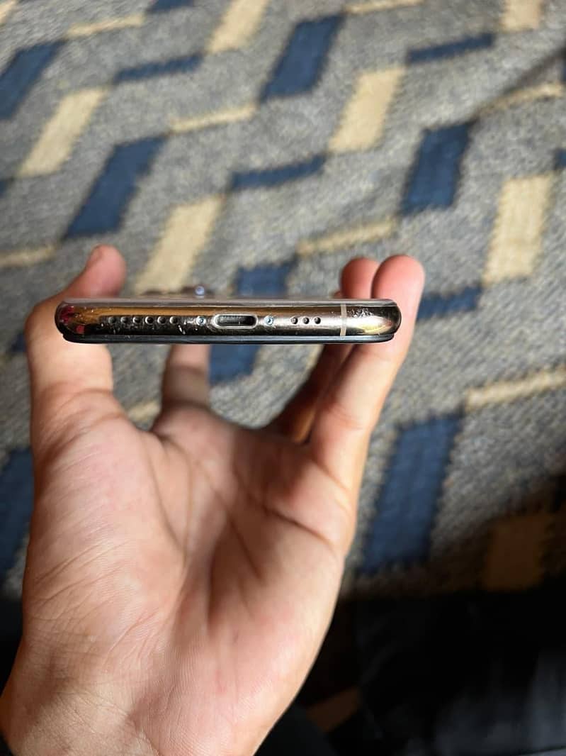 Apple iPhone 11 Pro 3