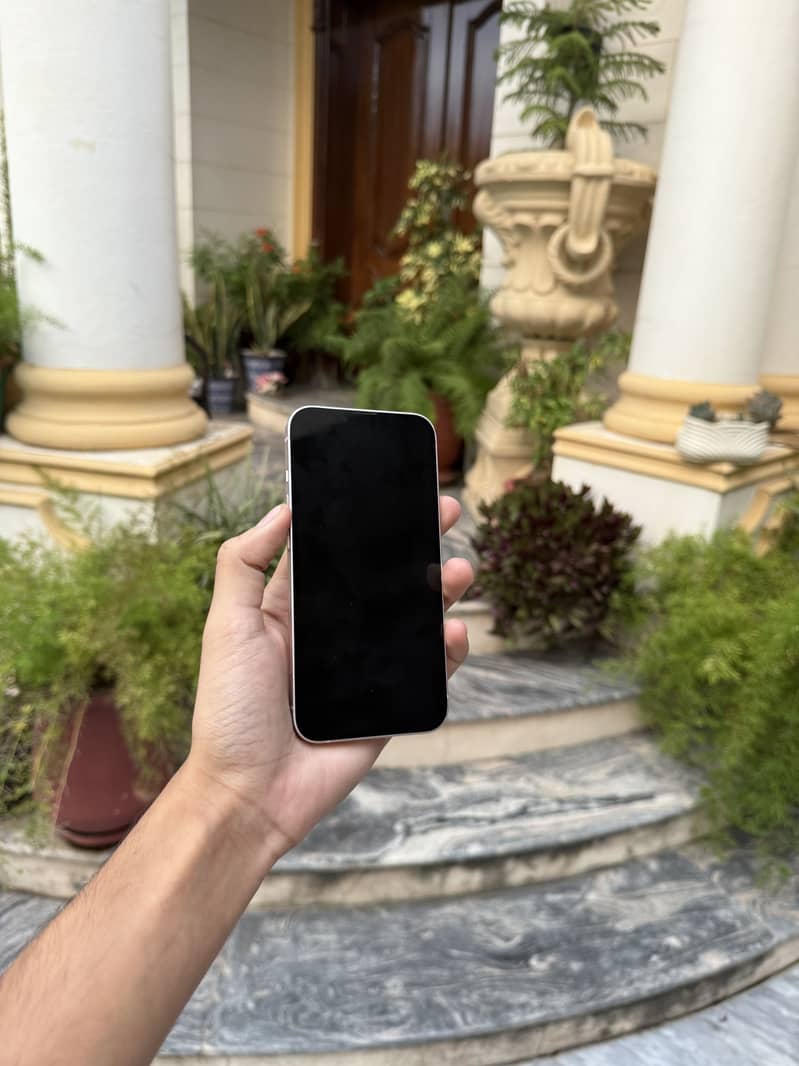 Apple iPhone 13 2