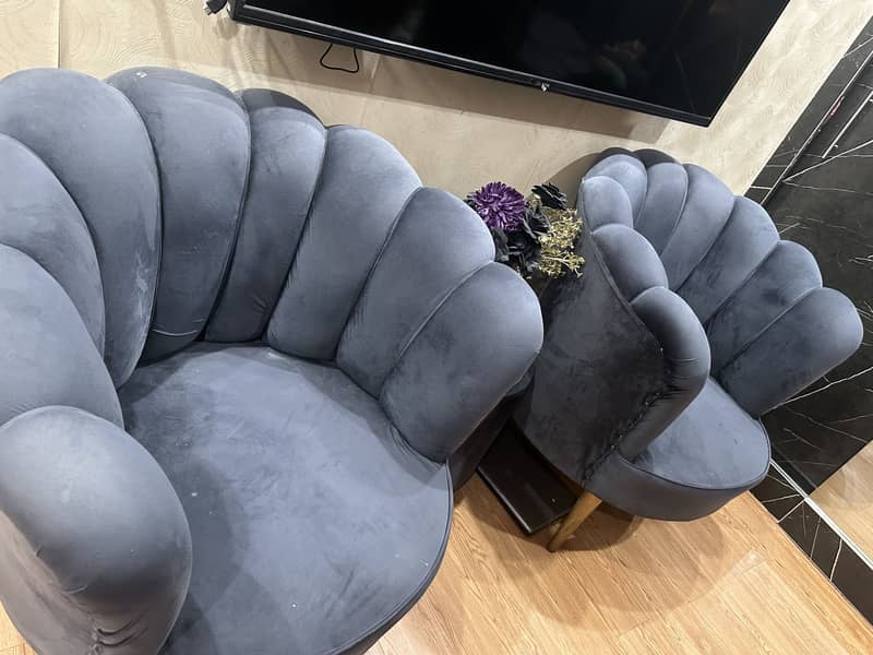 Chairs with coffee table 2