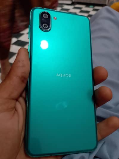 Sharp Aquos R3