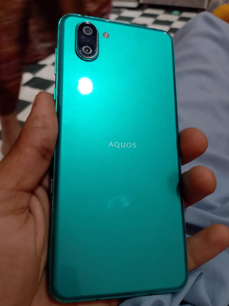 Sharp Aquos R3 0