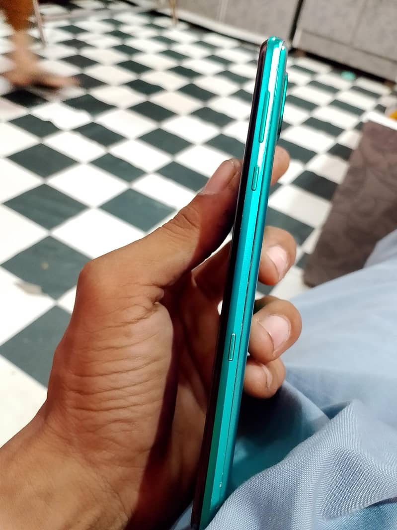 Sharp Aquos R3 1