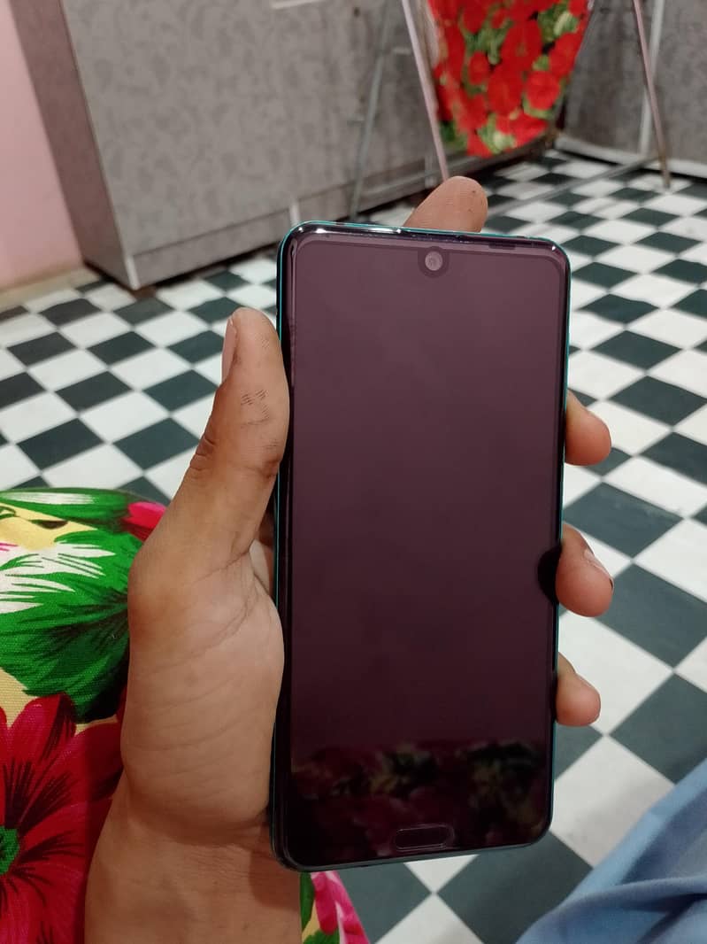 Sharp Aquos R3 4