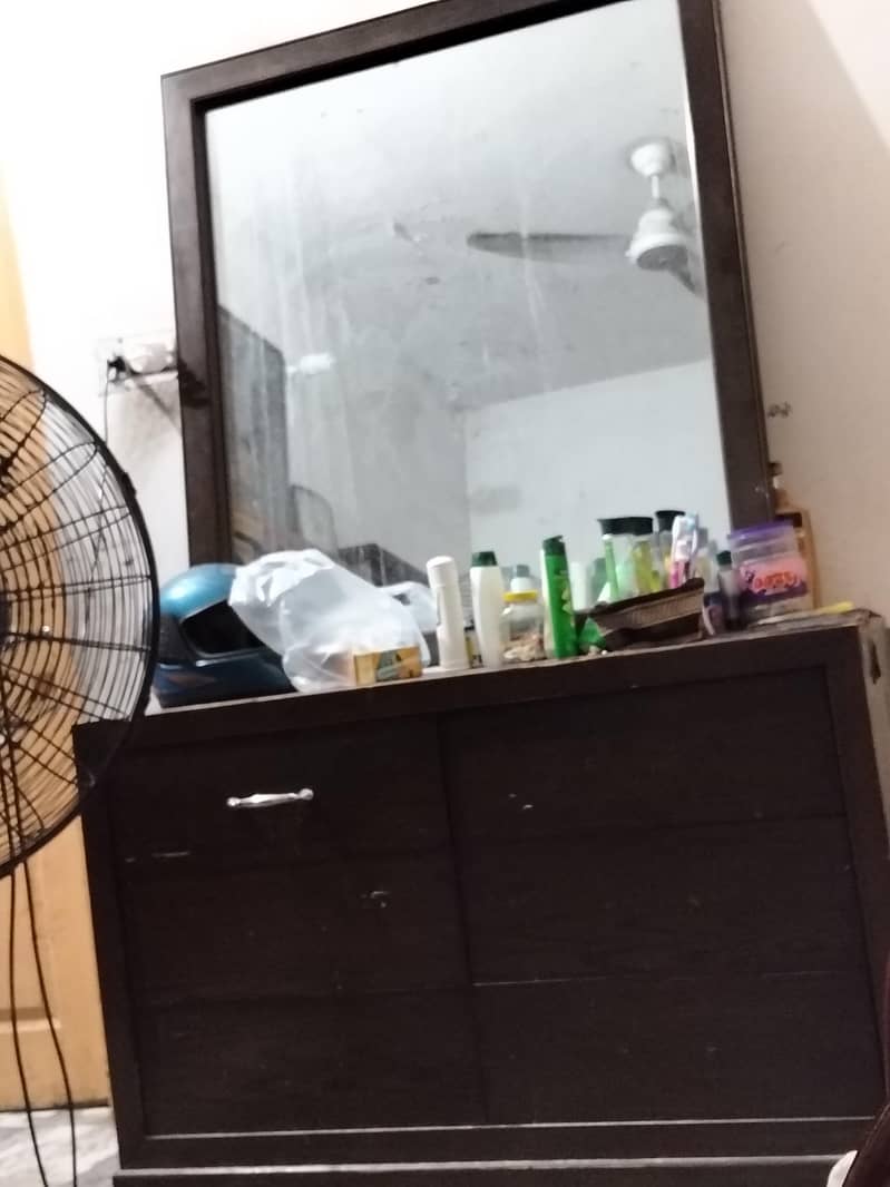 dressing table with mirror 0
