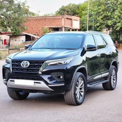 Rent a Fortuner Car with driver