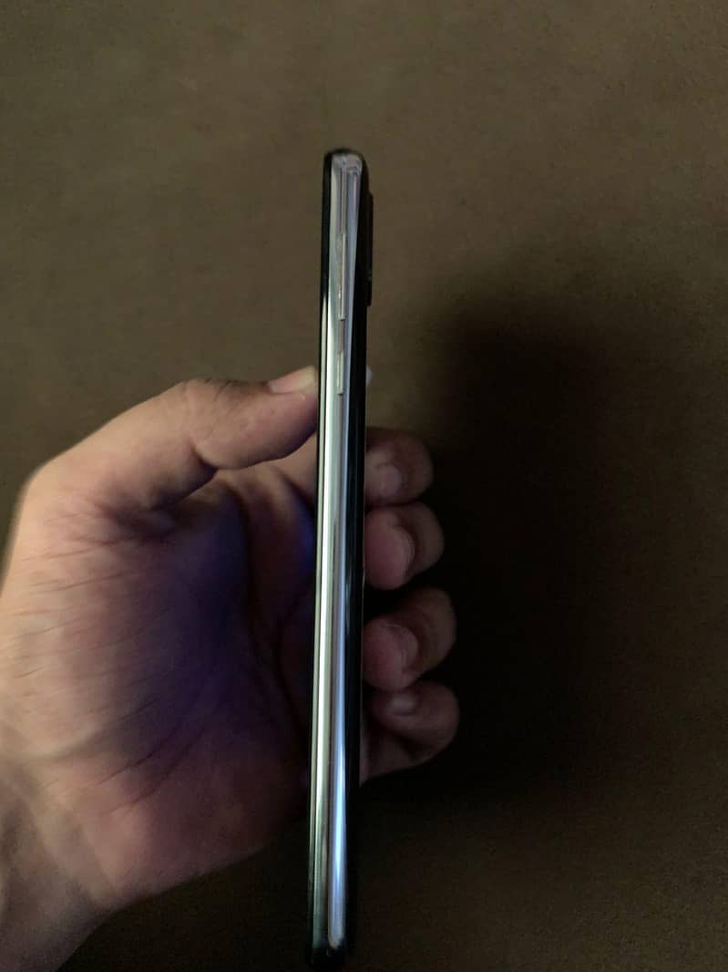 Sharp Aquos R2 1