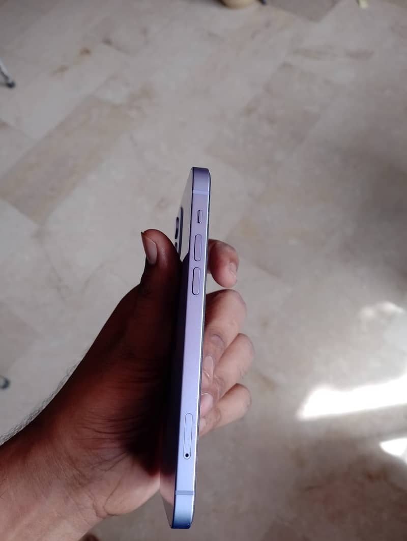 Apple iPhone 12 7
