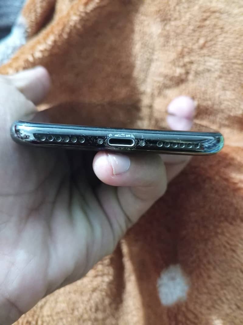 Apple iPhone X 3