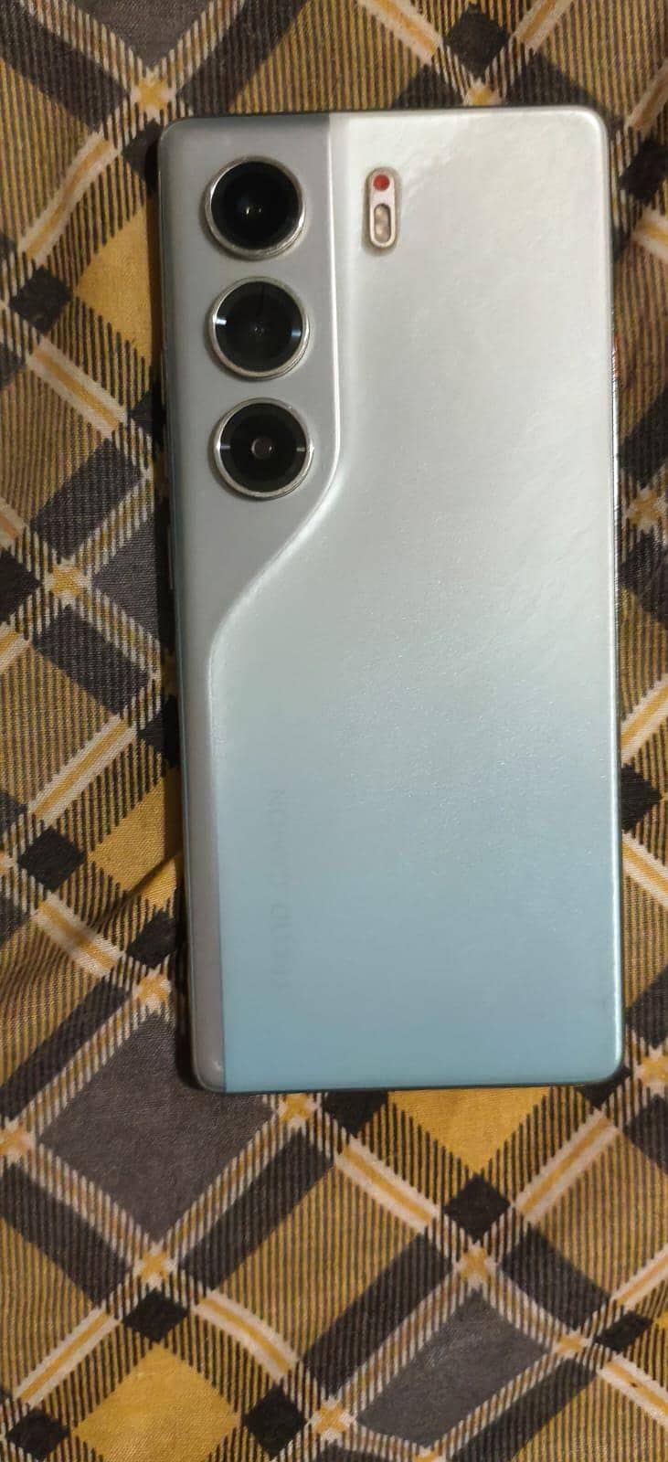 Tecno CAMON 40 1