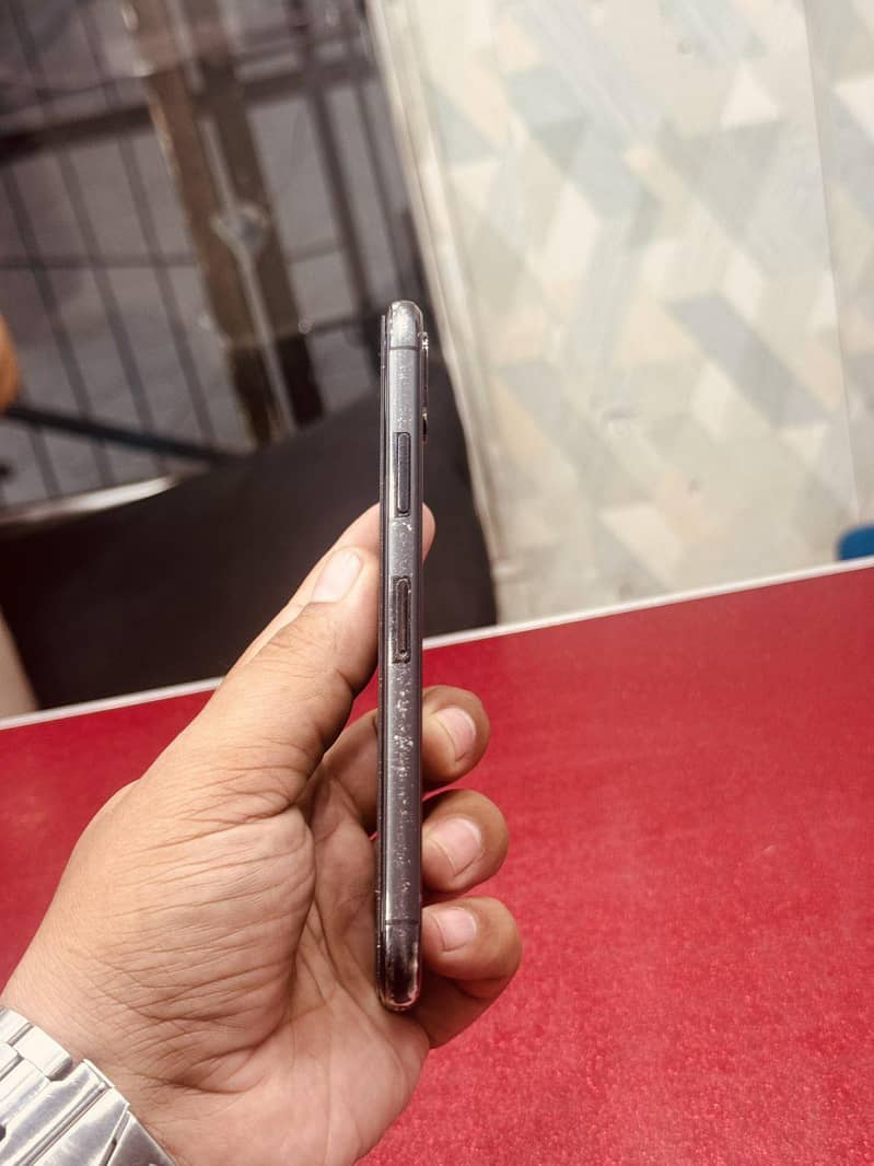 Apple iPhone X 3