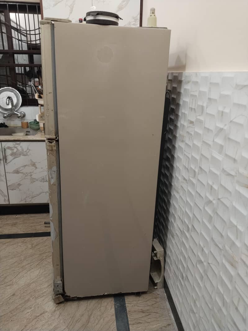 Refrigerator 0