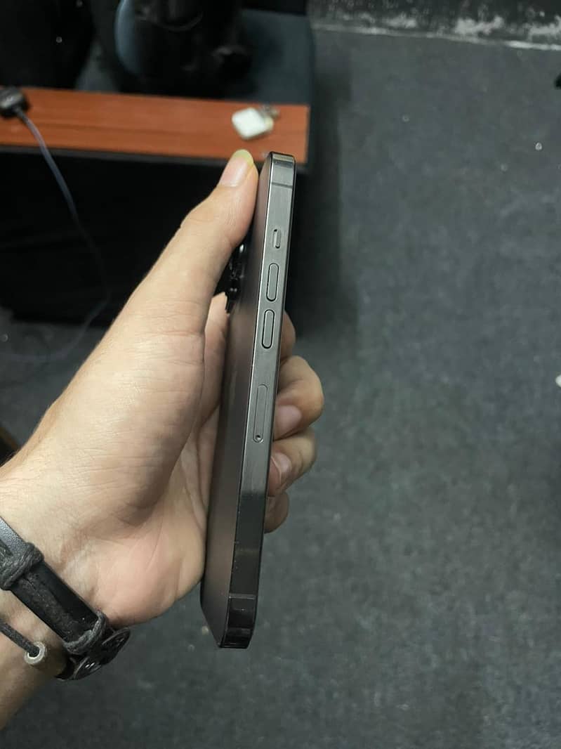 Apple iPhone 13 Pro 2
