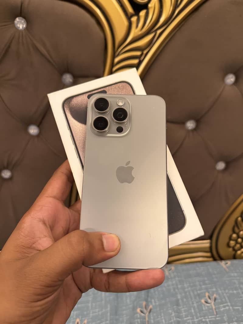 Apple iPhone 15 Pro Max 0