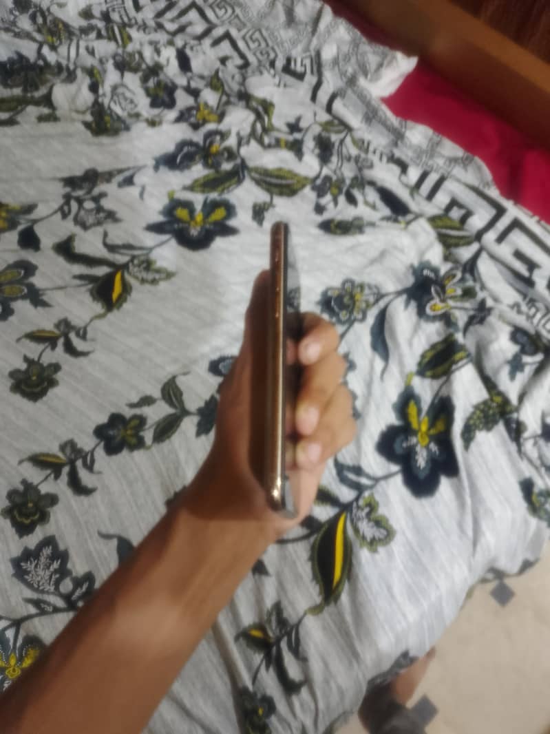 Apple iPhone 11 Pro 1