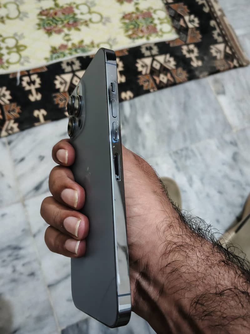 Apple iPhone 13 Pro Max 4
