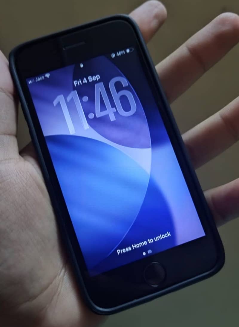 Apple iPhone SE 2020 6