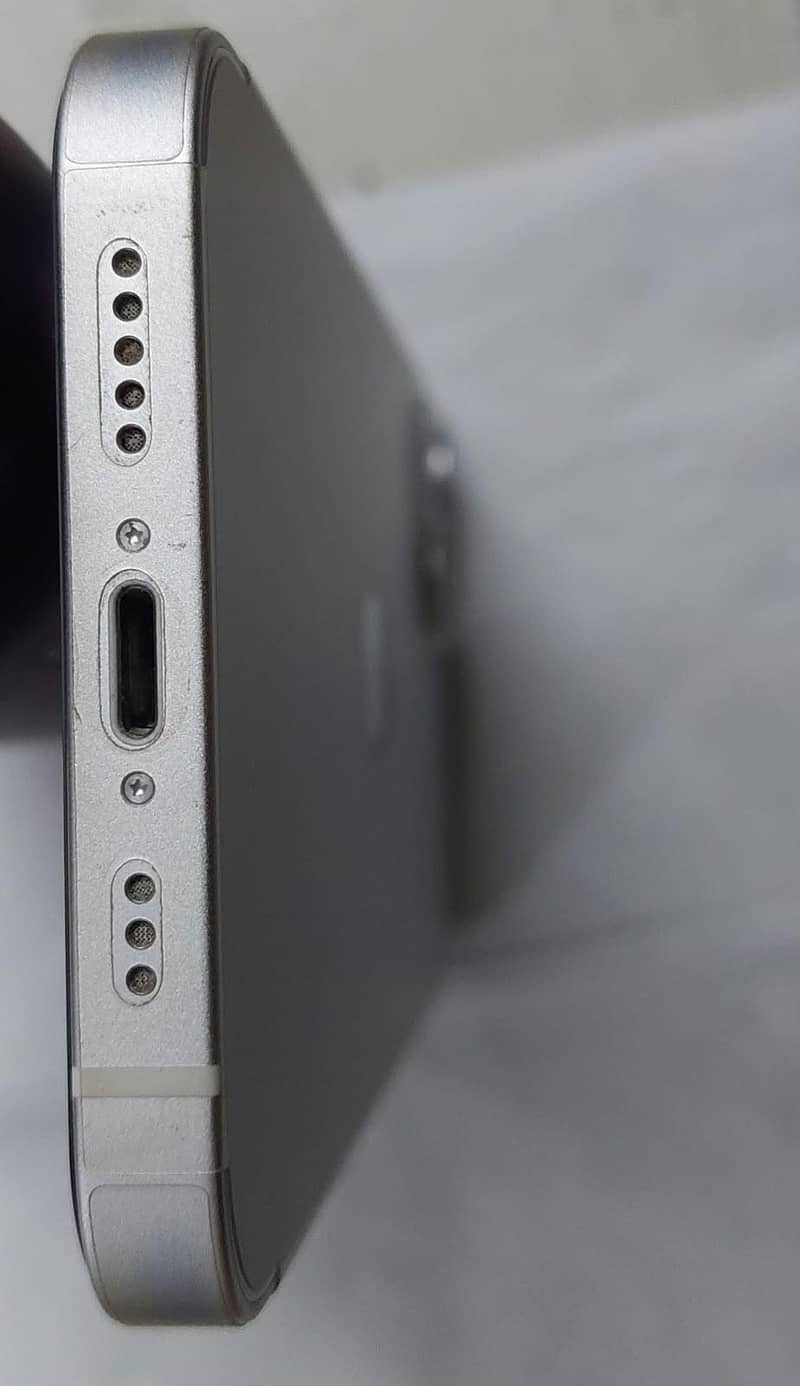Apple iPhone 13 5