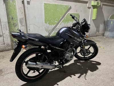 Yamaha YBR 125 janapanes 2016 karachi num
