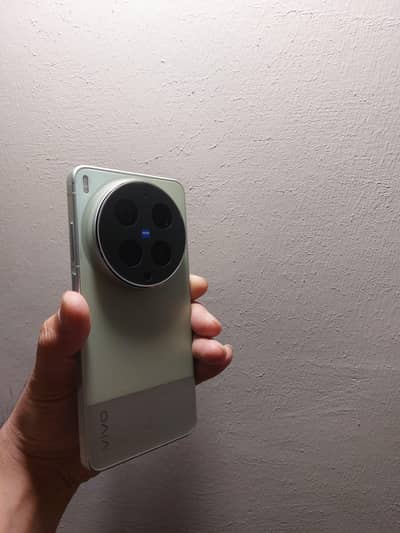 vivo x300 ultra 16/512 with complete box