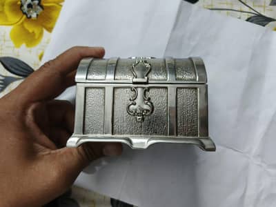Imported Jewelry Box (China) – Antique Chest Style heavy metal