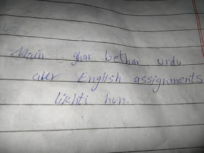 Main ghar bethay Urdu aur English assignments likhti hun.