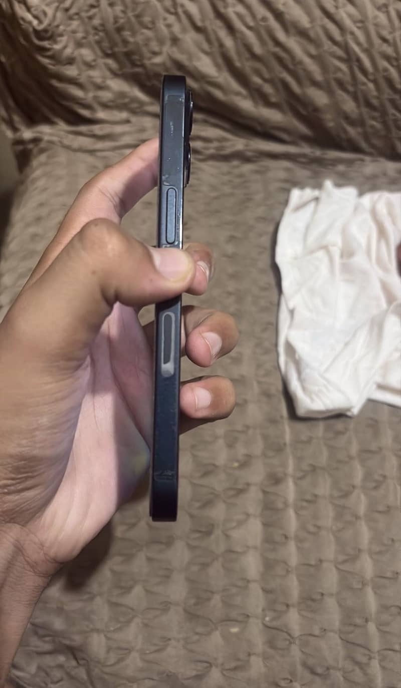 Apple iPhone 13 2