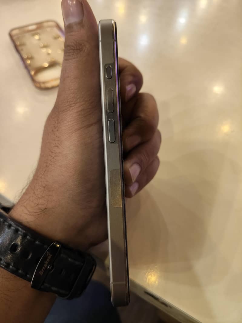 Apple iPhone 15 Pro 2