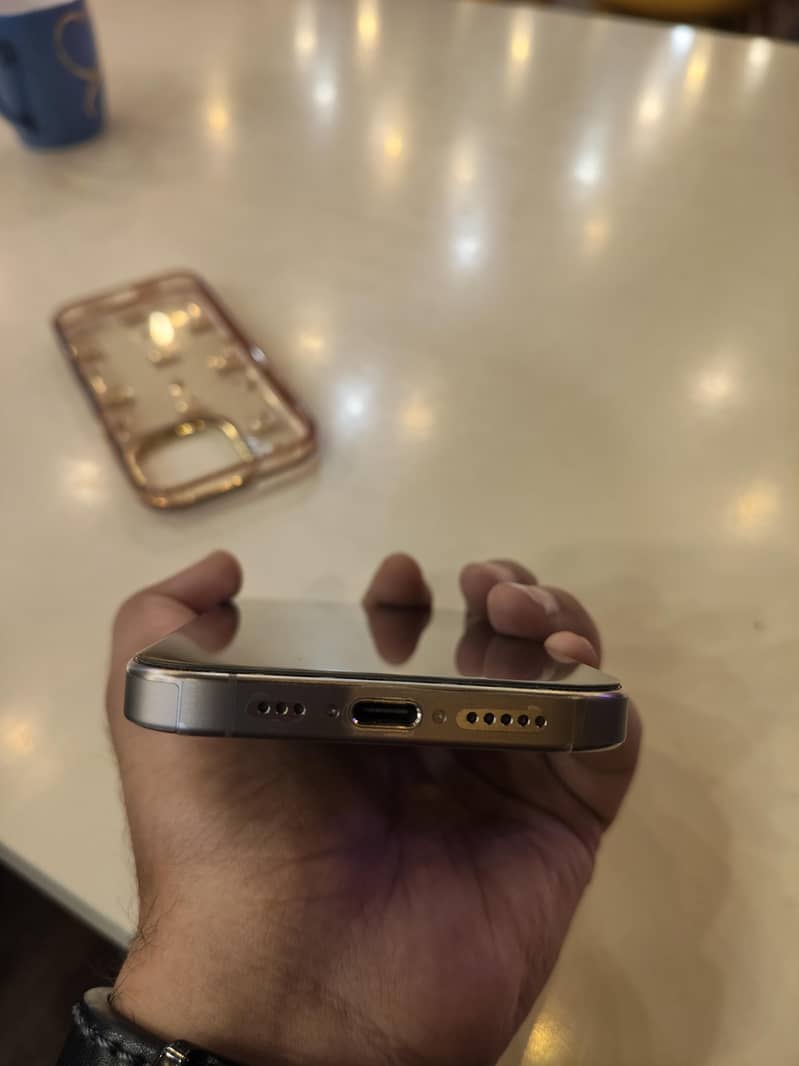 Apple iPhone 15 Pro 3