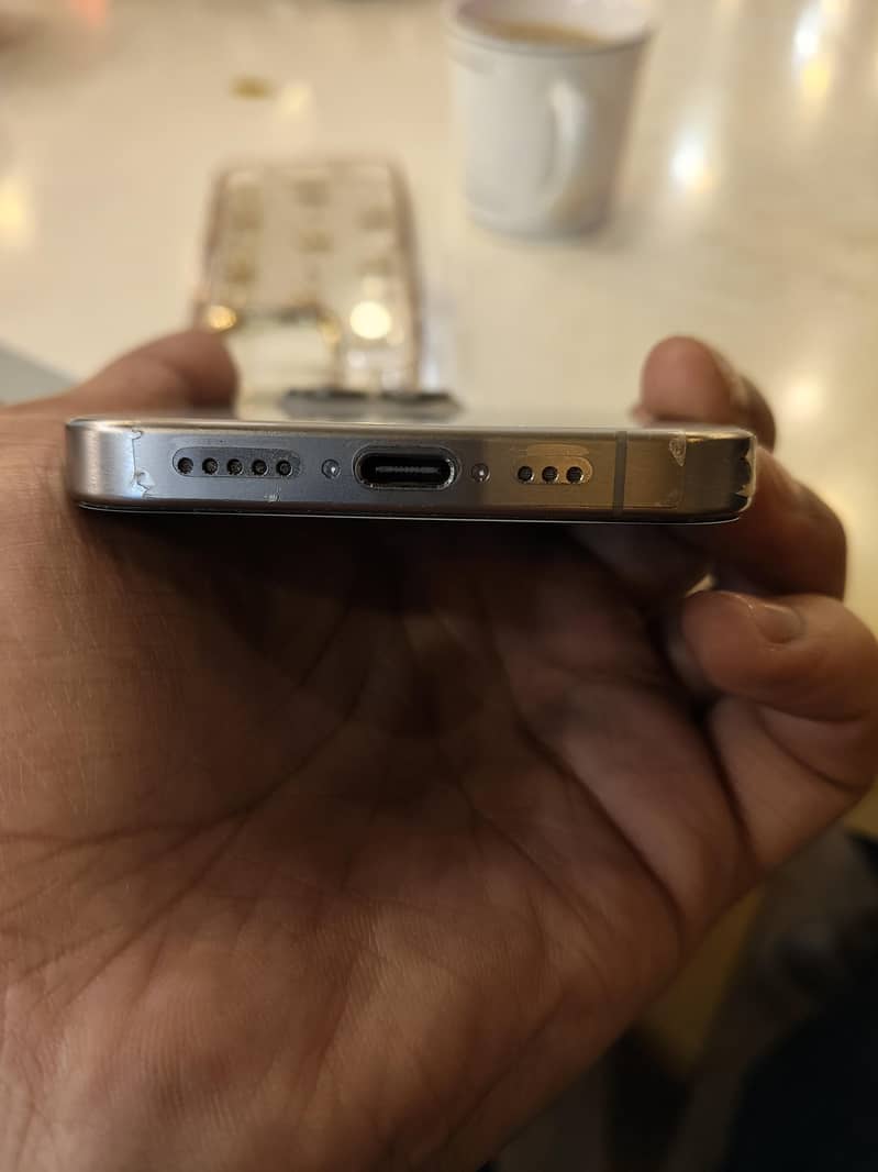 Apple iPhone 15 Pro 16