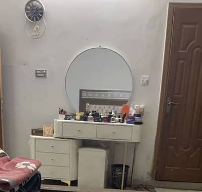 Dressing vanity