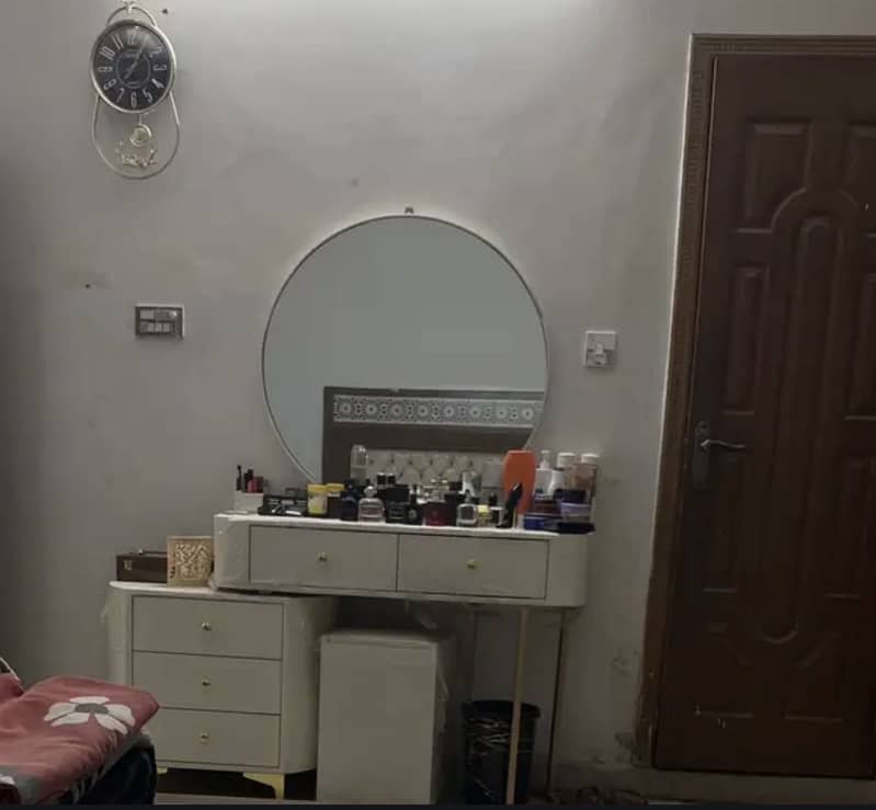 Dressing vanity 1