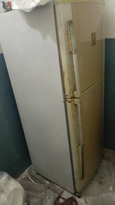 dawlance full size fridge