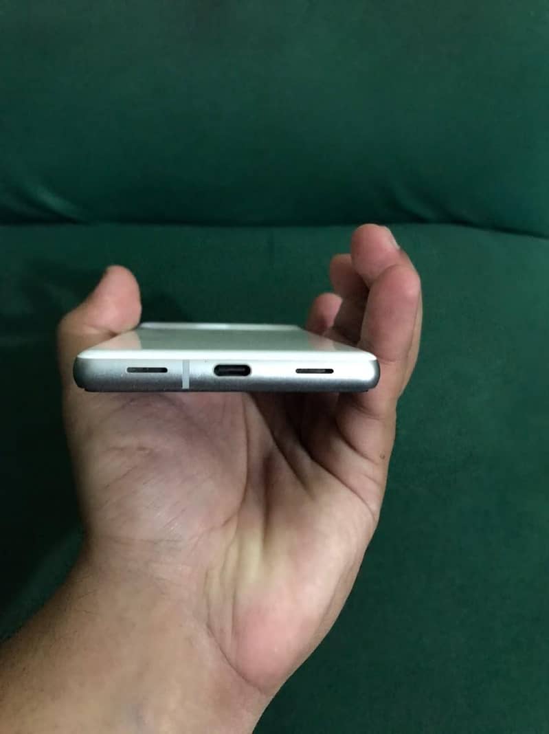 Google Pixel 7a 4