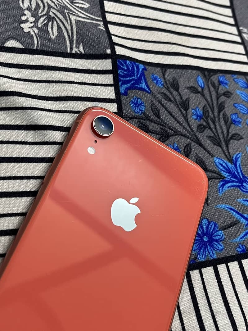 Apple iPhone XR 4