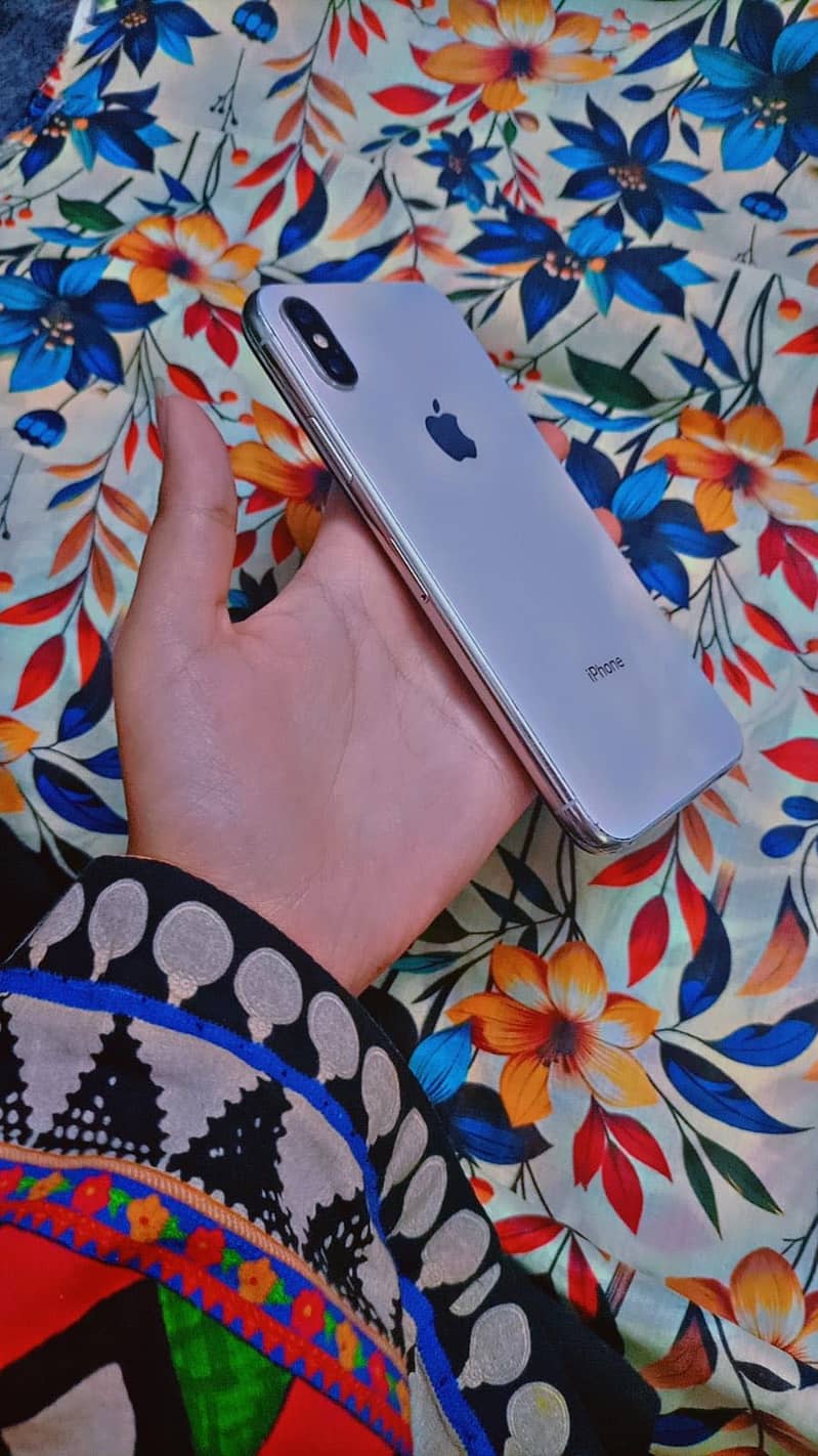 Apple iPhone X 4