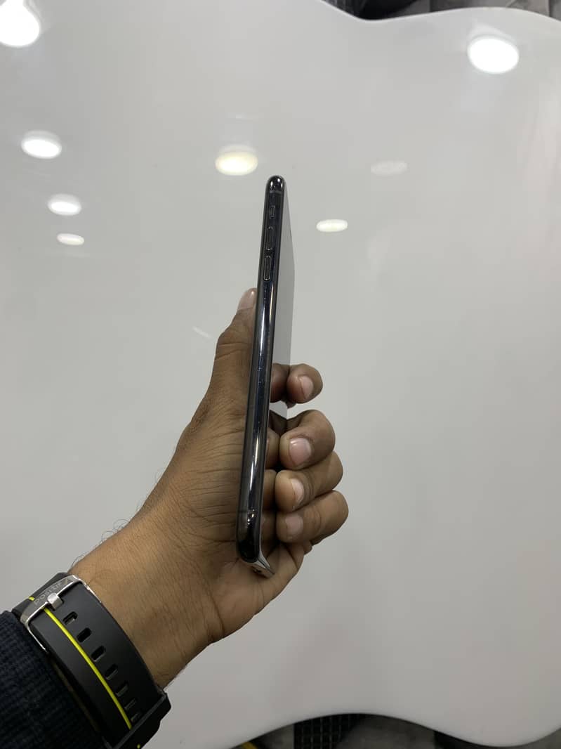 Apple iPhone 11 Pro Max 3